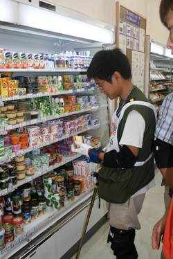 「高齢者体験（コンビニで買物）～介護予防より」