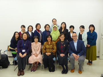 Professor Katsumata and graduate students shared things they learned and future challenges at the review meeting.